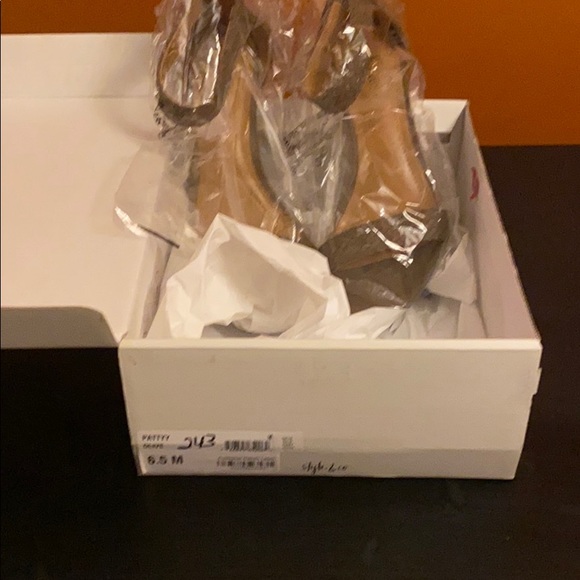 Style & Co. - Picture 2 of 3